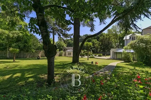 Maison 10 pièces 276 m²
