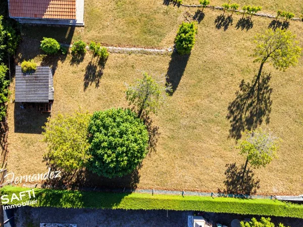 Terrain constructible de 860 m² à Lamarque