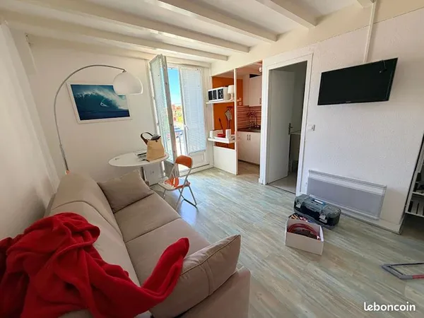 Appartement meublé deux pièces bien situé géographiquement