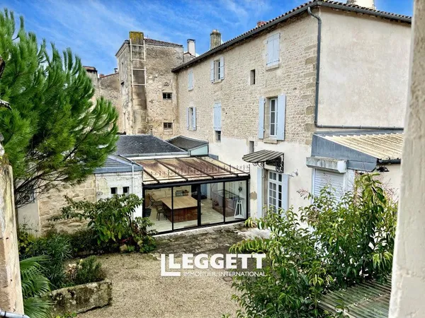Maison 18 pièce(s), SAINT-JEAN-D'ANGÉLY