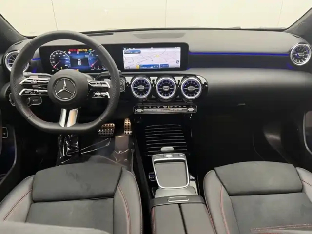 Mercedes Classe A 200 d berline amg line — photo 11