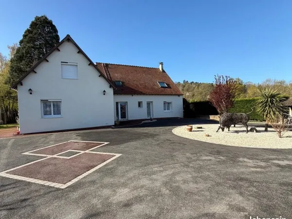 Grande villa avec terrain constructible
