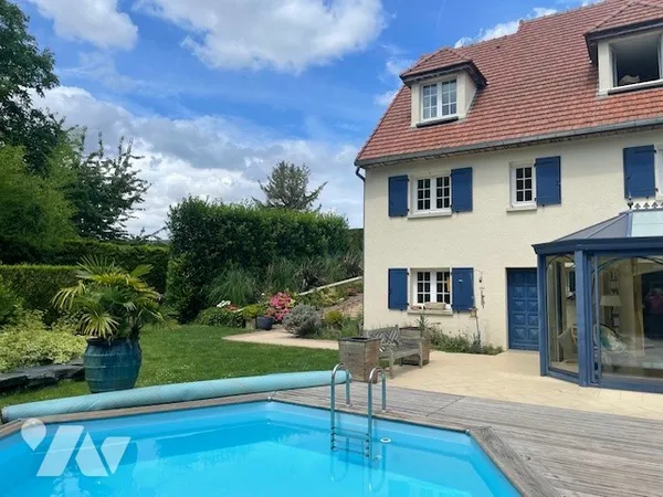 Maison 10 pièces 340 m²