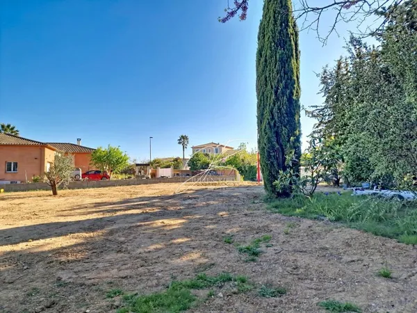 Terrain constructible viabilisé 578 m²