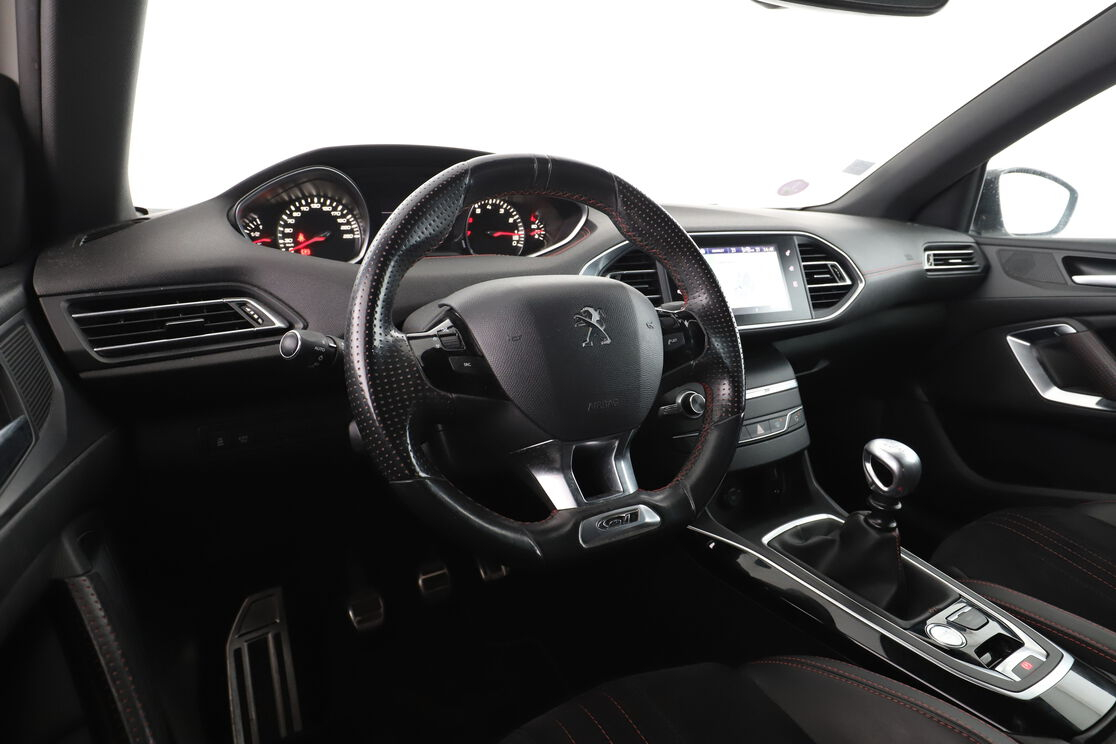 Peugeot 308 1.6 THP GT — photo 10