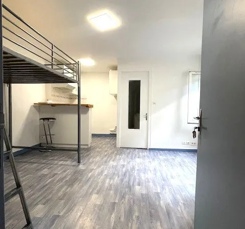 Loue Studio de 18 m2 situé à 10' à pied du lycée I