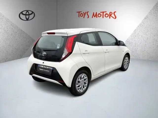 Toyota Aygo 1.0 vvt-i x-play 72 ch — photo 5