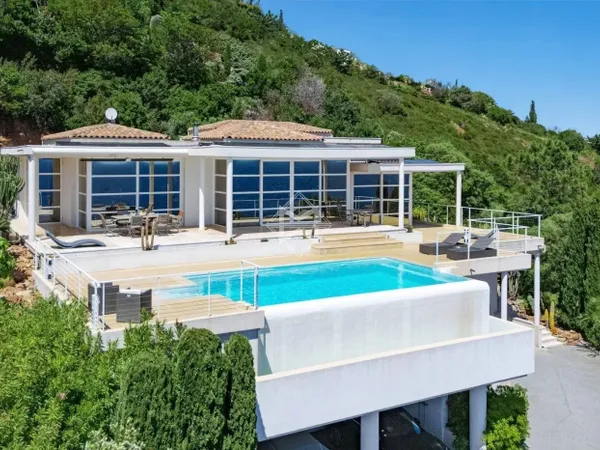 Saint-Raphaël - Villa d'exception avec piscine à débordement et