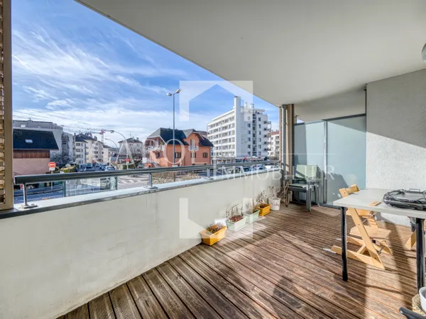 Vends appartement 67m² Avenue de Cran