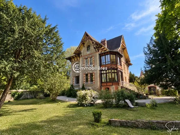 Nouveauté - Lons-le-Saunier (39000) - Quartier recherché - Appartement T5 de 129 m² avec 88 m² de dé
