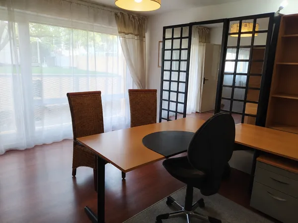 LE MANS ? CABINET PROFESSIONNEL 72 m² - RDC
