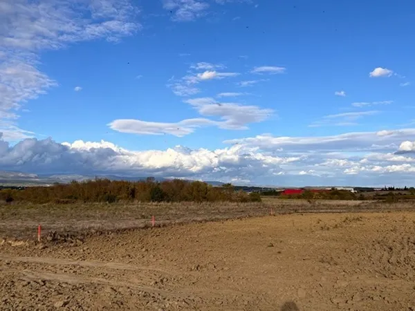Terrain 744 m²