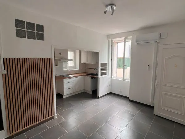 Charmant T2 31,15 m² rénové avec jardin privatif, climatisation, parking privé
