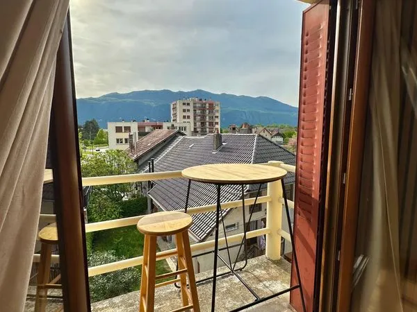 Aix-les-Bains - Appartement lumineux avec balcon et vue dégagée sur les montagnes