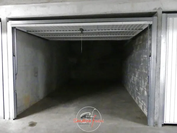 Garage fermé en sous-sol
