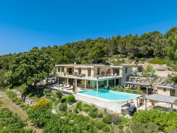 Très exceptionnelle et exclusive demeure en Provence - Vue panoramique rare