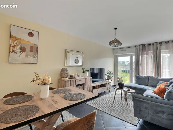 T4 69 m² - 3 chambres - Parking + cave - Vénissieux