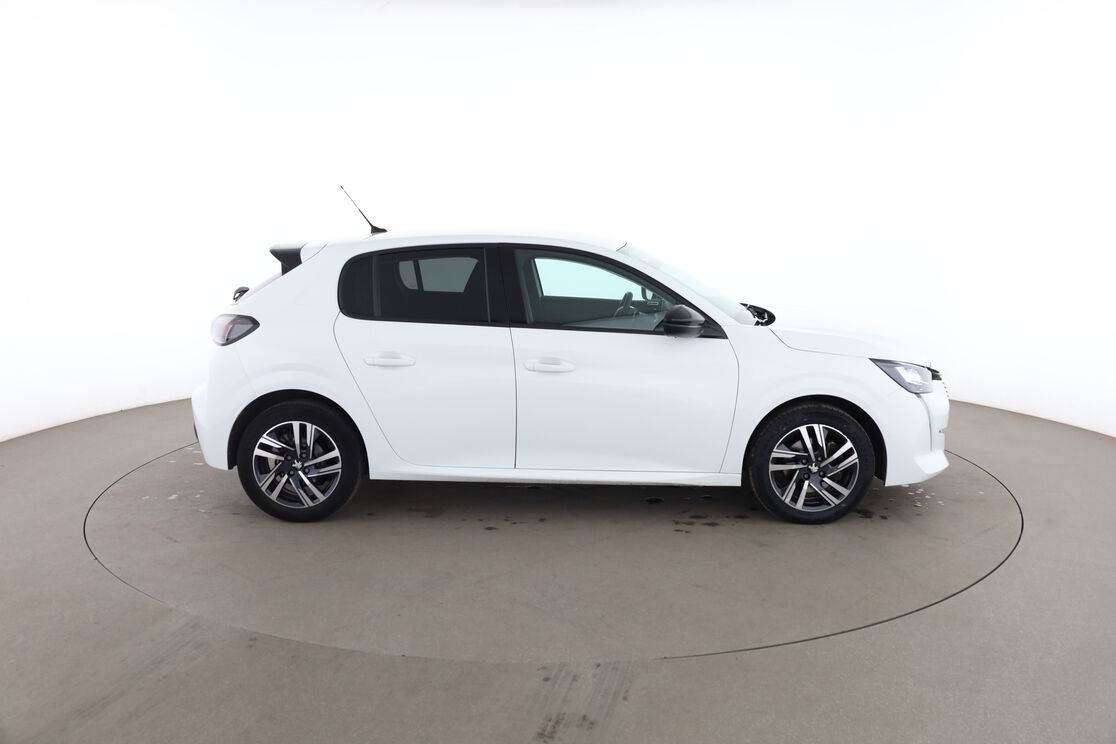 Peugeot 208 1.2 PureTech Allure EAT8 — photo 6