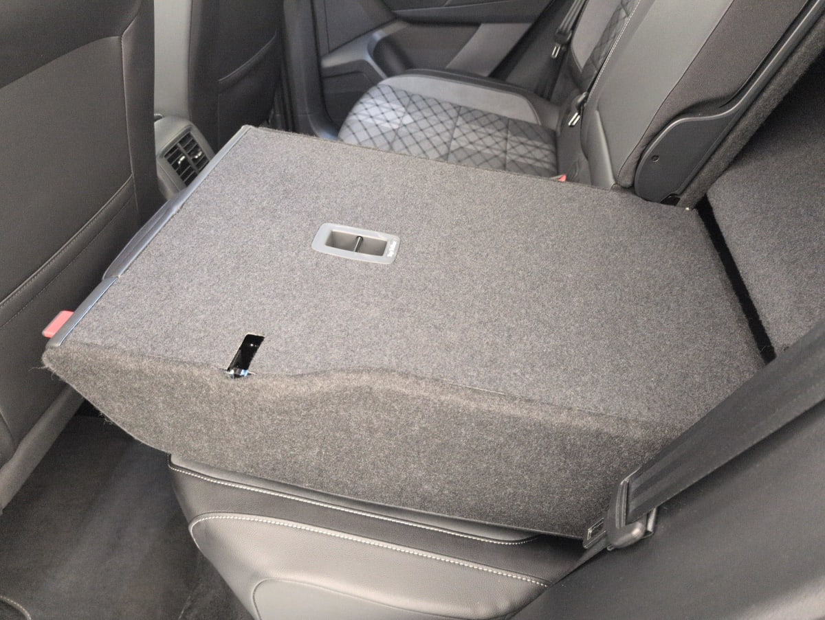 Volkswagen T-Roc — photo 12
