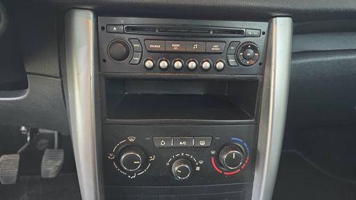 Peugeot 207 1.4 HDi 68 - Plus – 2013 – 118433 km – Diesel – Boîte Manuelle — photo 31
