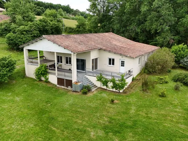 Grande maison à St Nexans dans un cadre verdoyant et bucolique