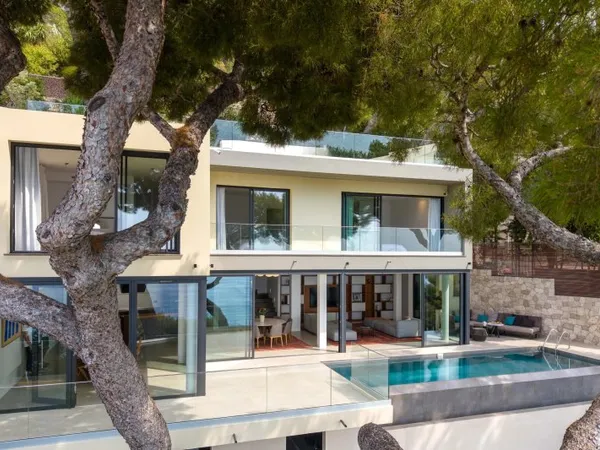 Villa contemporaine d'exception avec vue mer panoramique