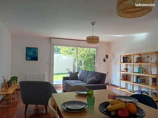 Appartement Meublé avec jardin . T3 à proximité du centre-ville et des commerces