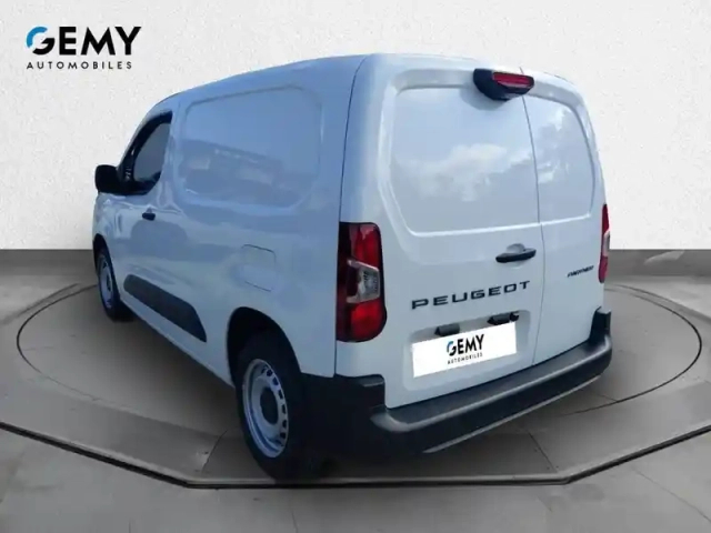 Peugeot Partner fourgon m 600 kg essence 110 s&amp;s bvm6 — photo 7