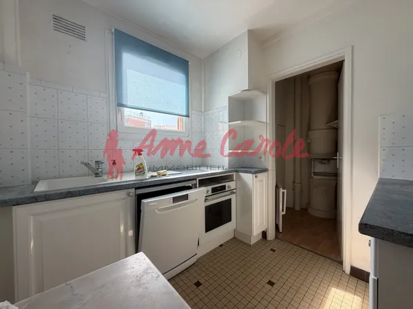 Appartement 3 pièces idéalement placé avec cave et parking