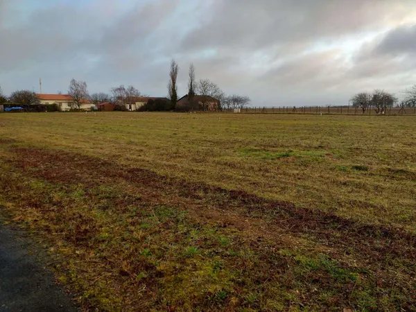 Terrain 617 m²