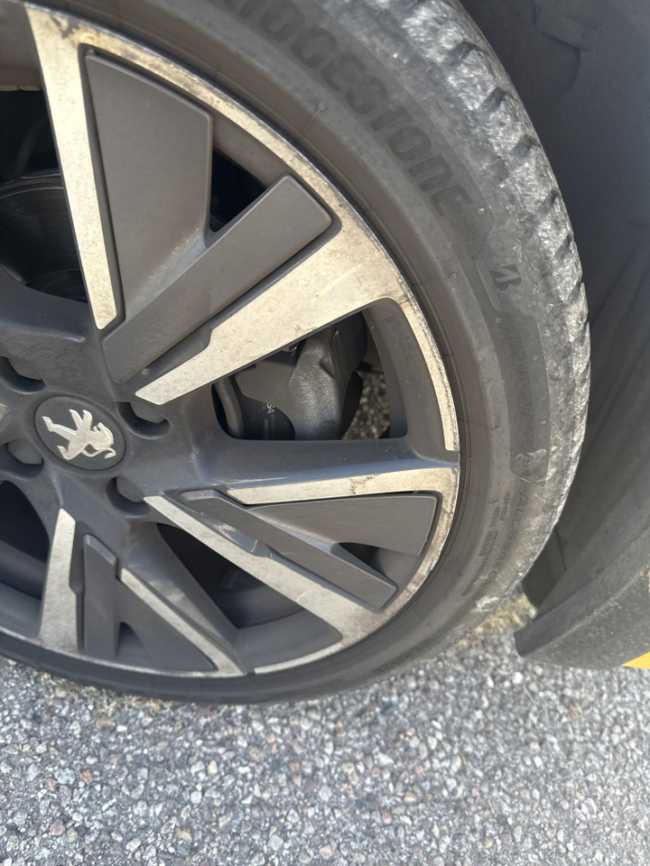 Peugeot 208 PureTech 100 S&amp;S EAT8 — photo 23