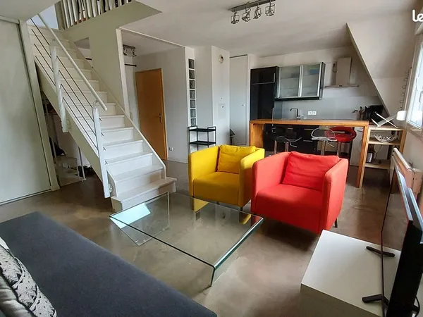 Beau T2 duplex, meublé et équipé, avec parking