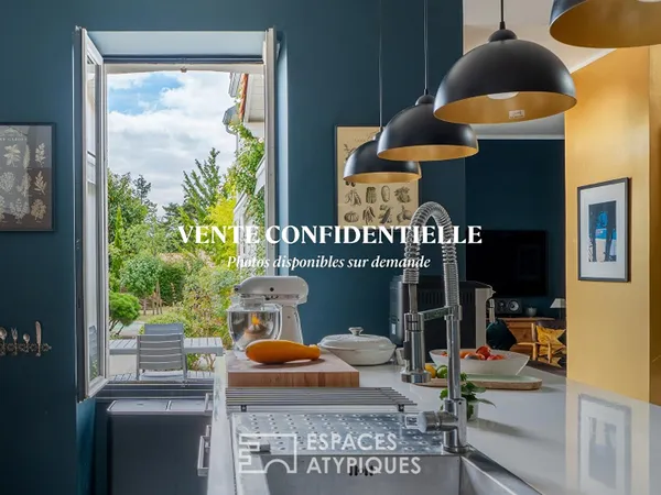 Maison de charme en plein bourg avec vie de plain pied, garage et ravissant jardin.