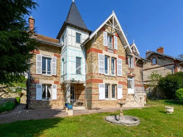 Maison de charme avec pavillon et studio indépendant  Idéal