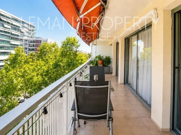 CANNES - BOULEVARD CARNOT | ÉTAGE ÉLEVÉ, TERRASSE & GARAGE EN sus