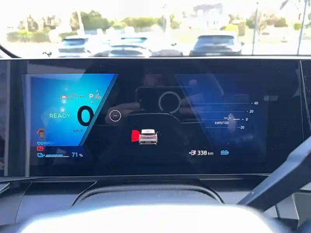 Renault Megane e-tech 220 ch autonomie confort gsr2 — photo 54