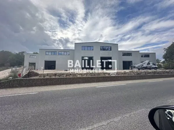 Entrepôt 157 m²
