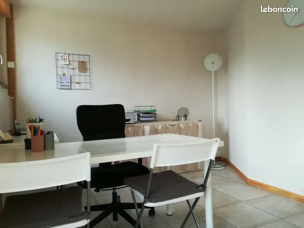 Bureau et espace de travail Location Sucé-sur-Erdre 1p 11m² 375€