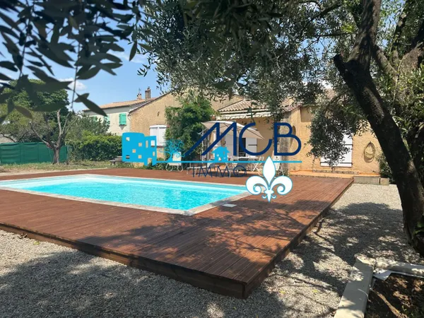 Maison de plain pied avec piscine