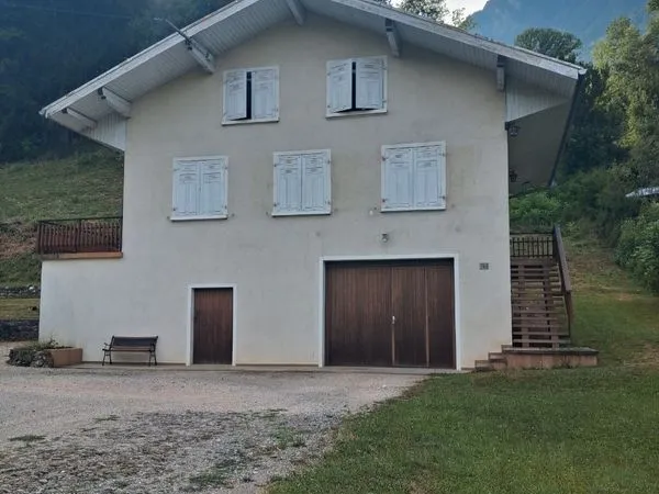 Villa traditionnelle terrain arboré