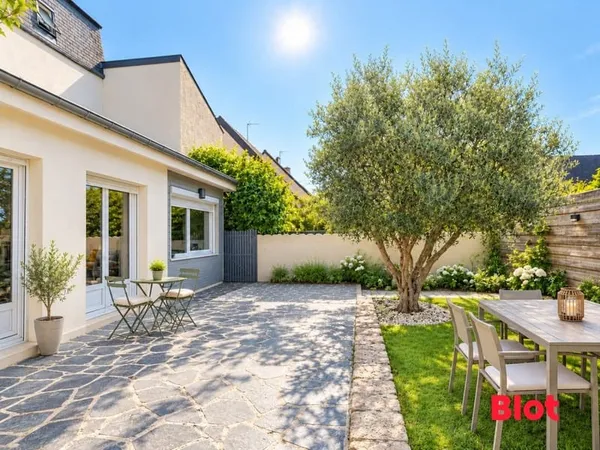 EXCLUSIVITE BLOT IMMOBILIER - MAISON T8 - QUARTIER SAINTE-THERESE - GARAGE - TERRASSE OUEST - 6CH