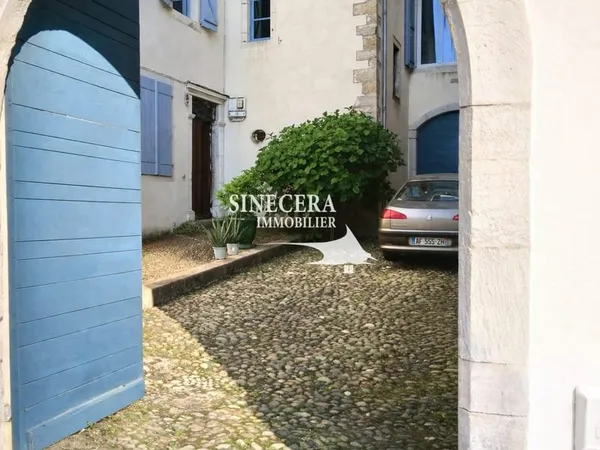 Maison de maître avec activité d'accueil et local commercial