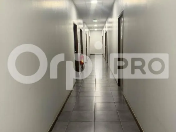 Bureau 281 m²