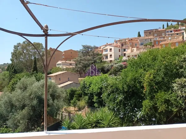 Appartement 3 pièces dernier étage avec terrasse 19m2