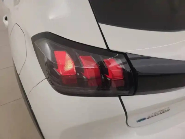 Peugeot 208 electrique 50 kwh 136ch — photo 43