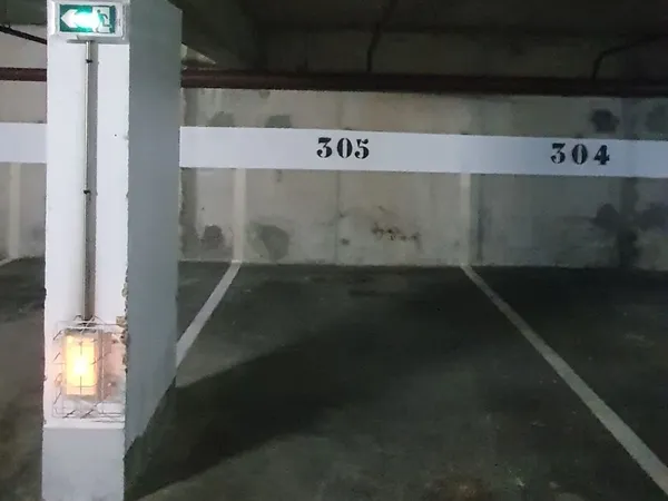 Place de parking 10m2, République / Goncourt, OK pour SUV