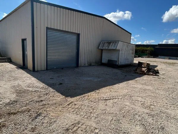 Bâtiment local 100m2