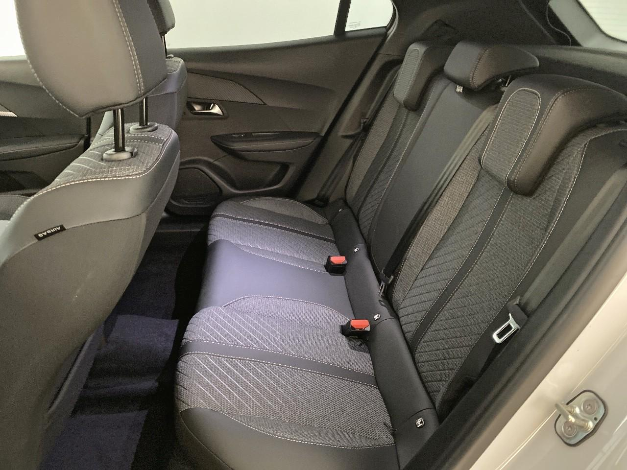 Peugeot 2008 hybrid 145 ch e-dcs6 allure — photo 10