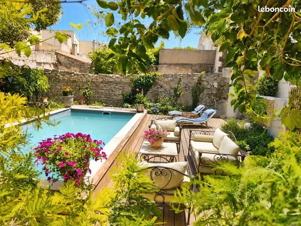 Rare Aigues-Mortes Intra muros Maison 330 m2, garages, piscine, jardin, ascenseur