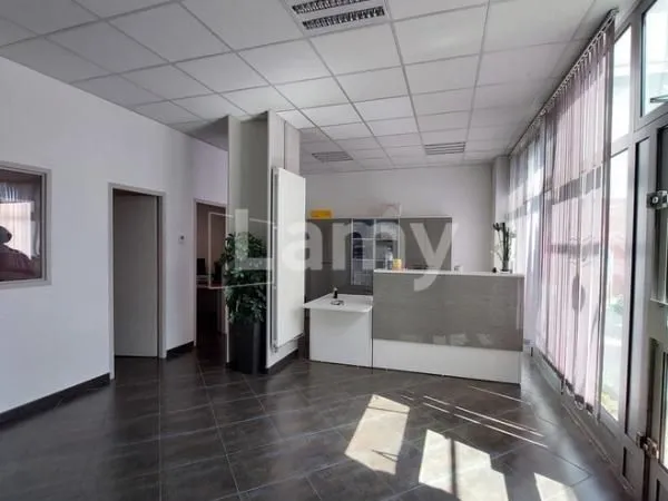 Bureau 135 m²